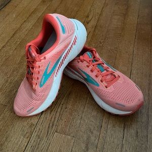 Brooks Adrenaline ‘22 • Coral • Sz. 8.5